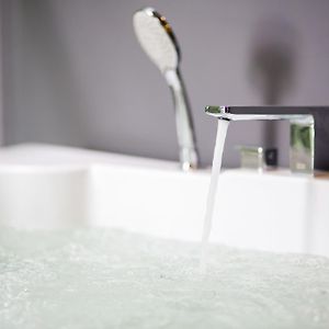 SIS-Double or Twin Spa Bath
